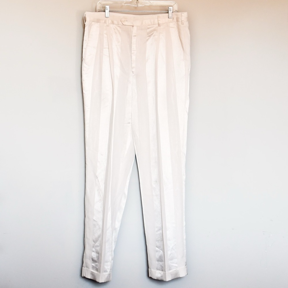 White stripe pleated trousers